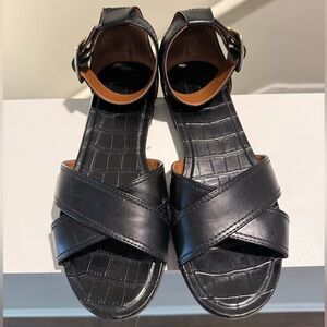 Black Naturalizer Sandals